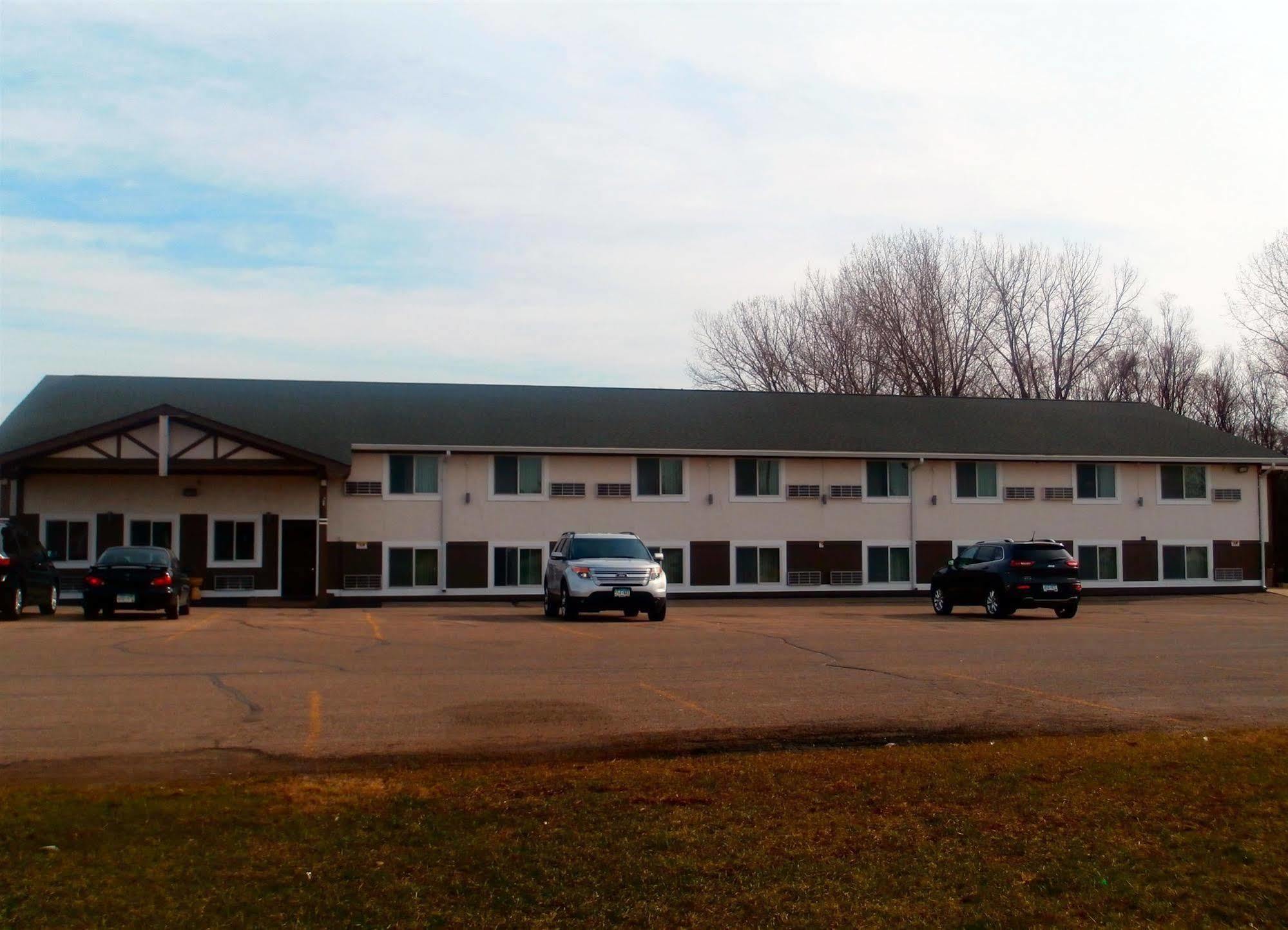 Faribault Hometown Inn & Suites Exterior photo
